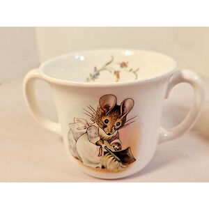 1986 Beatrice Potter Hunca Munca Childs 2 handle Mug/ cup Royal Albert England